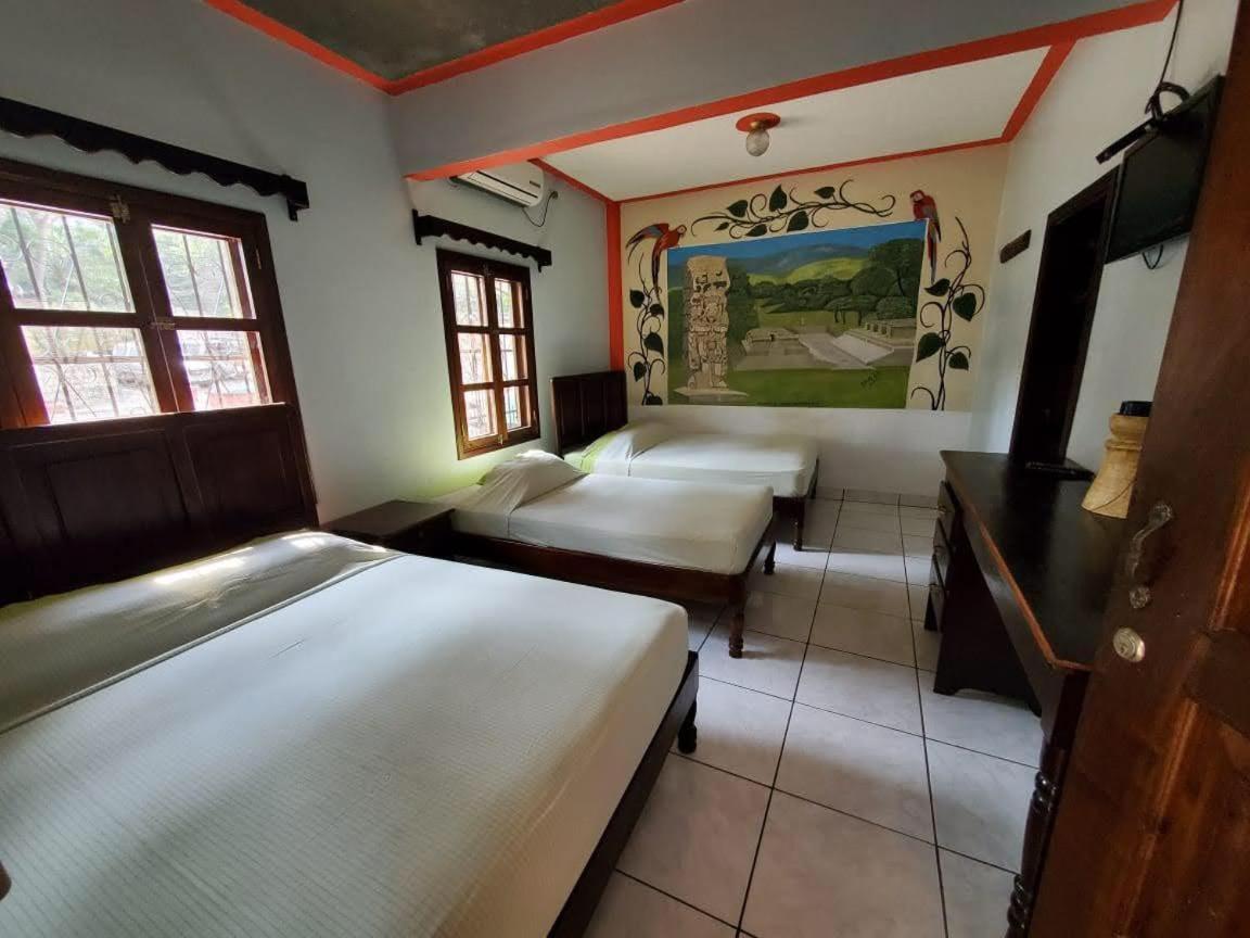 Hotel & Hostal Yaxkin Copán エクステリア 写真