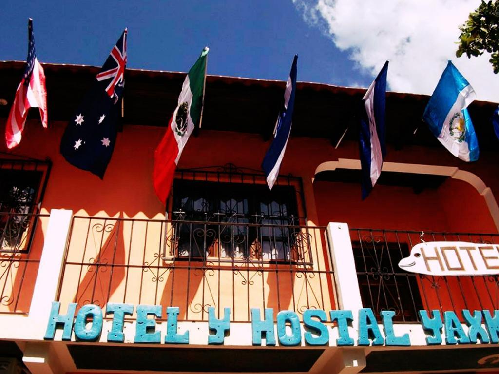 Hotel & Hostal Yaxkin Copán エクステリア 写真