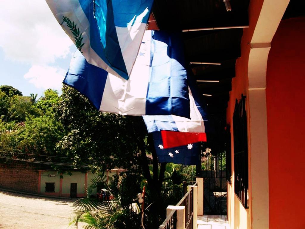 Hotel & Hostal Yaxkin Copán エクステリア 写真