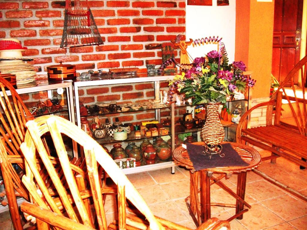 Hotel & Hostal Yaxkin Copán エクステリア 写真
