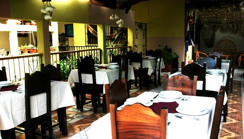 Hotel & Hostal Yaxkin Copán エクステリア 写真