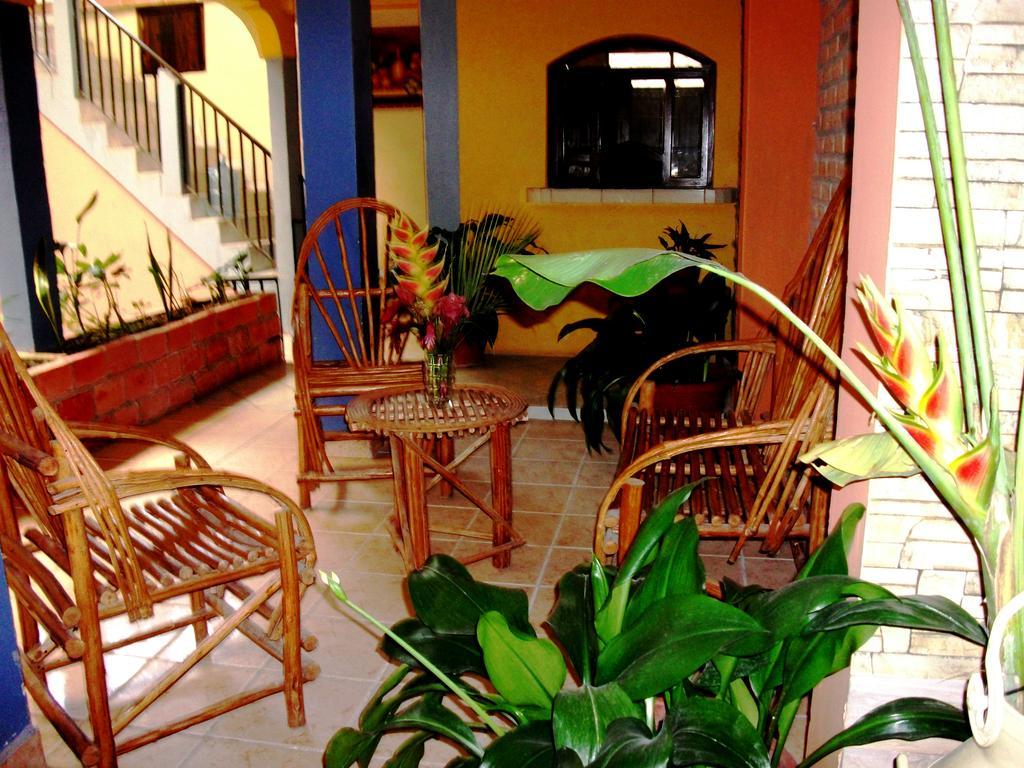 Hotel & Hostal Yaxkin Copán エクステリア 写真