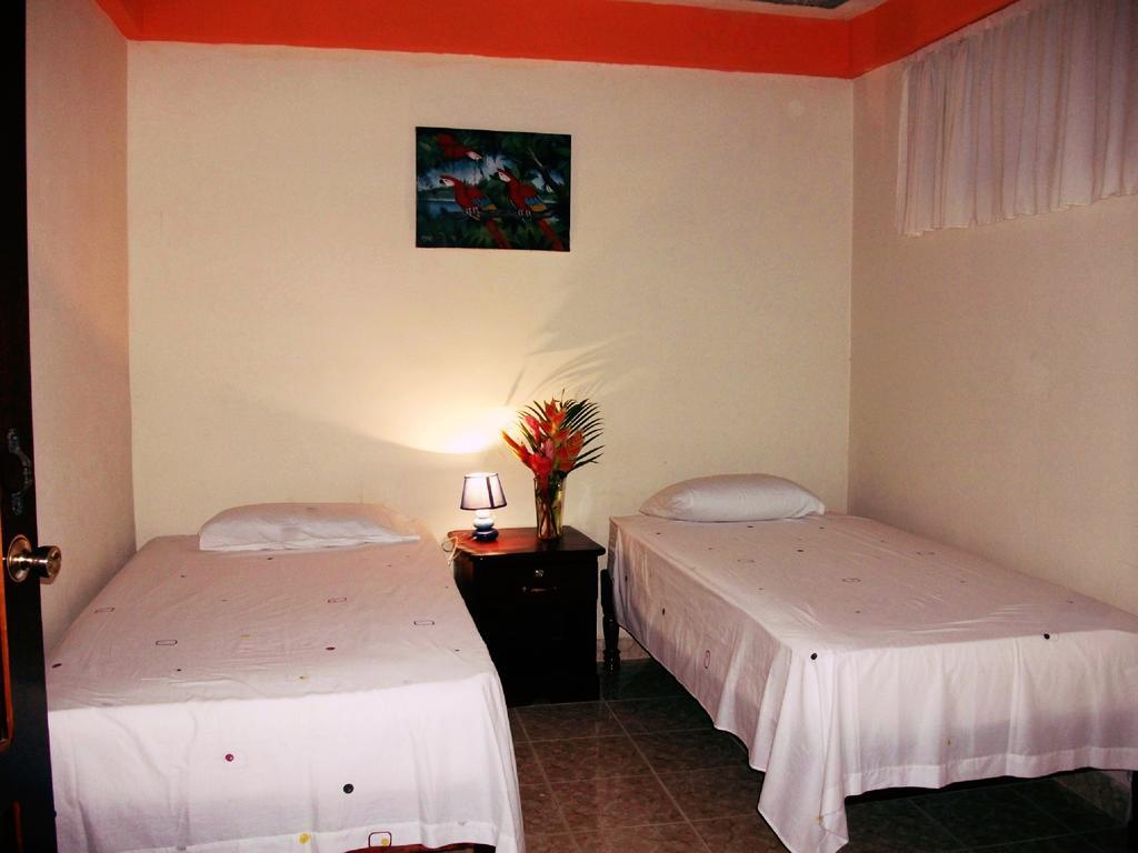 Hotel & Hostal Yaxkin Copán エクステリア 写真
