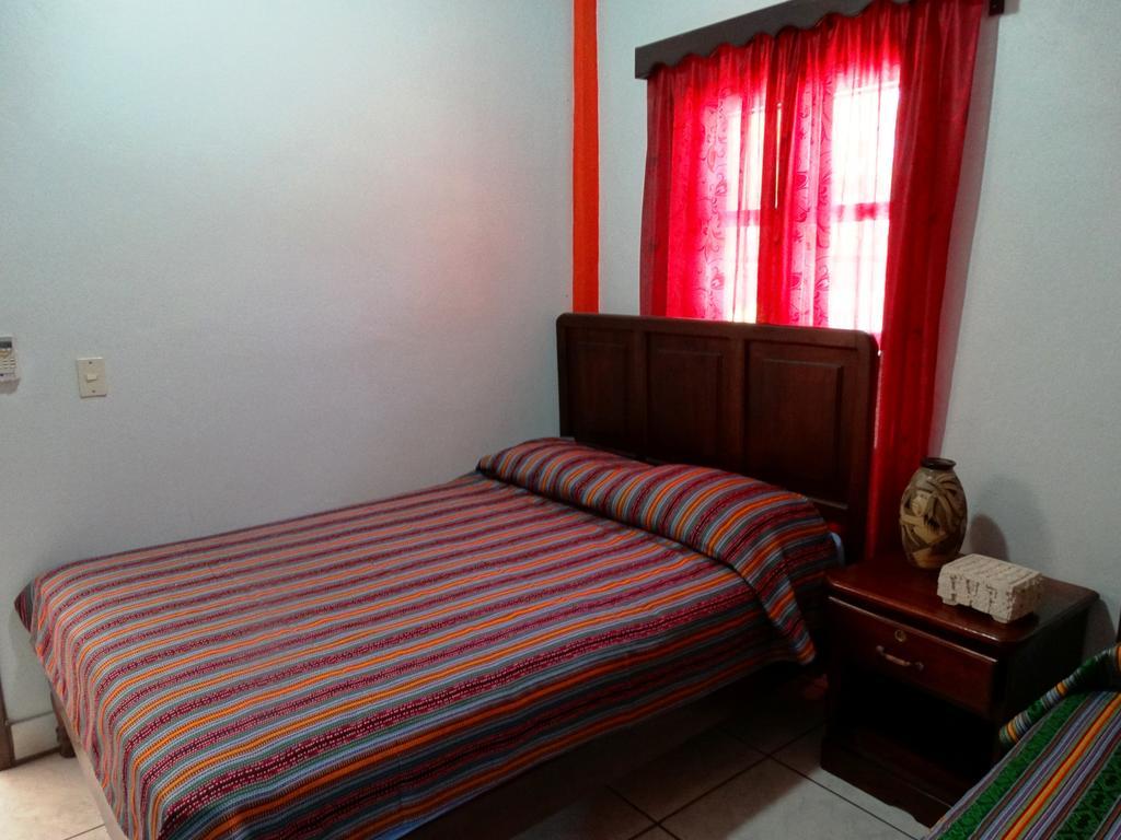 Hotel & Hostal Yaxkin Copán エクステリア 写真