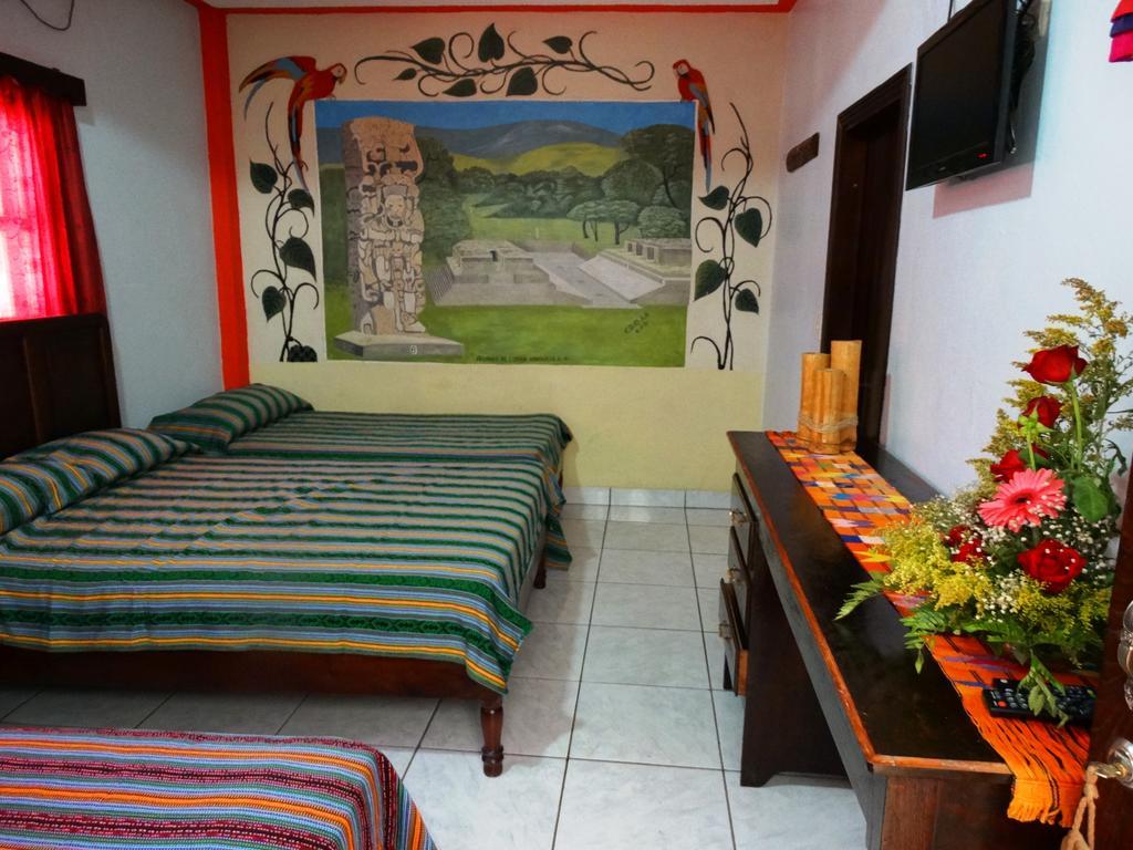 Hotel & Hostal Yaxkin Copán エクステリア 写真