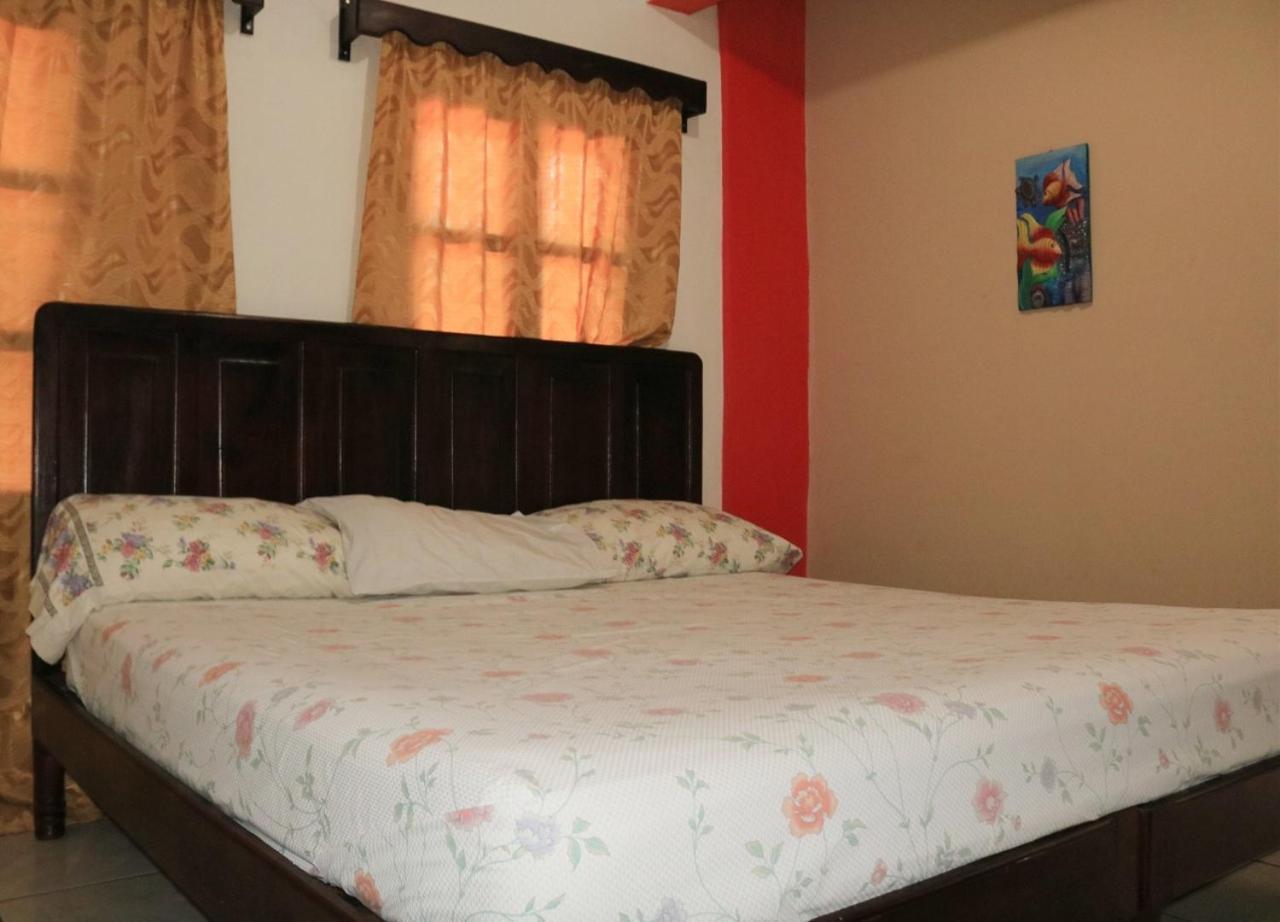 Hotel & Hostal Yaxkin Copán エクステリア 写真
