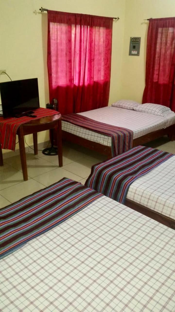 Hotel & Hostal Yaxkin Copán エクステリア 写真