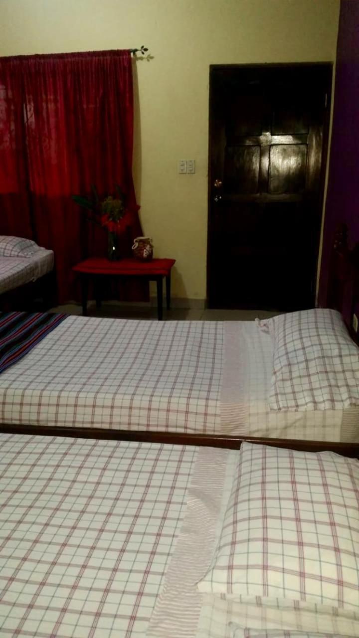 Hotel & Hostal Yaxkin Copán エクステリア 写真